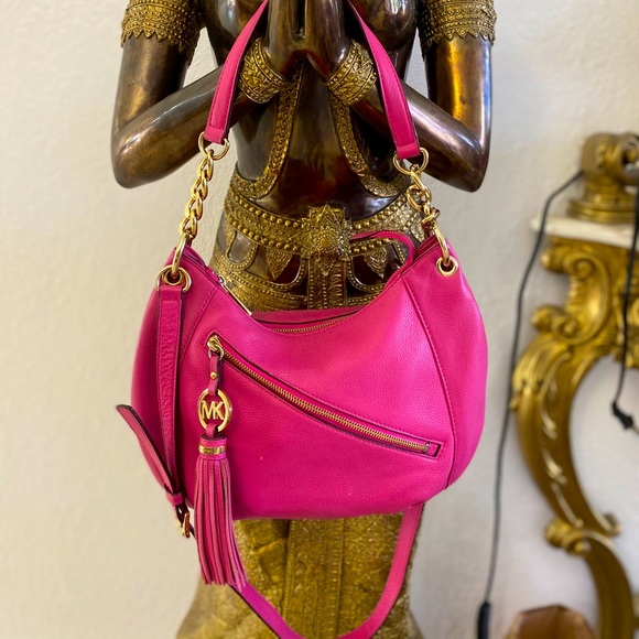 Michael Kors leather purse - Picture 1 of 3